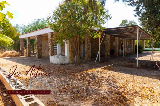 Casa-chalet en Alquiler en Avenida Campofrío II en Carretera de Sevilla - Los Montitos