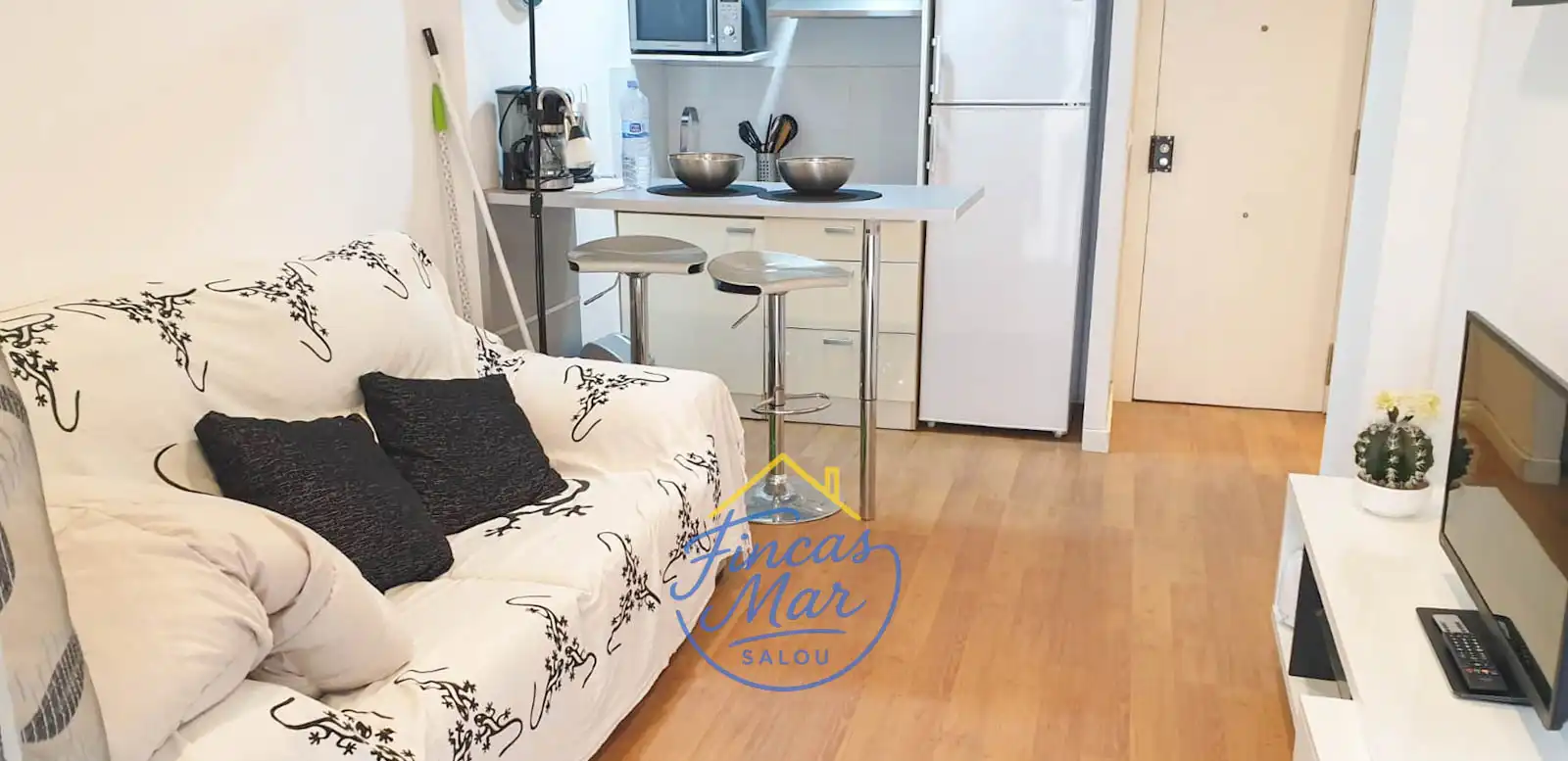 Sala d'estar de Estudi en venda en Salou amb Aire condicionat, Terrassa i Moblat