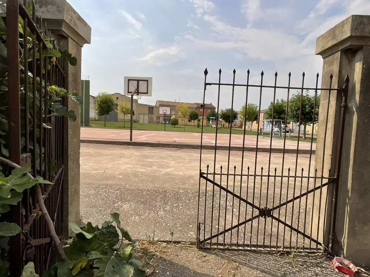 Exterior view of Houses for sale in Castildelgado  with Storage room and Furnished