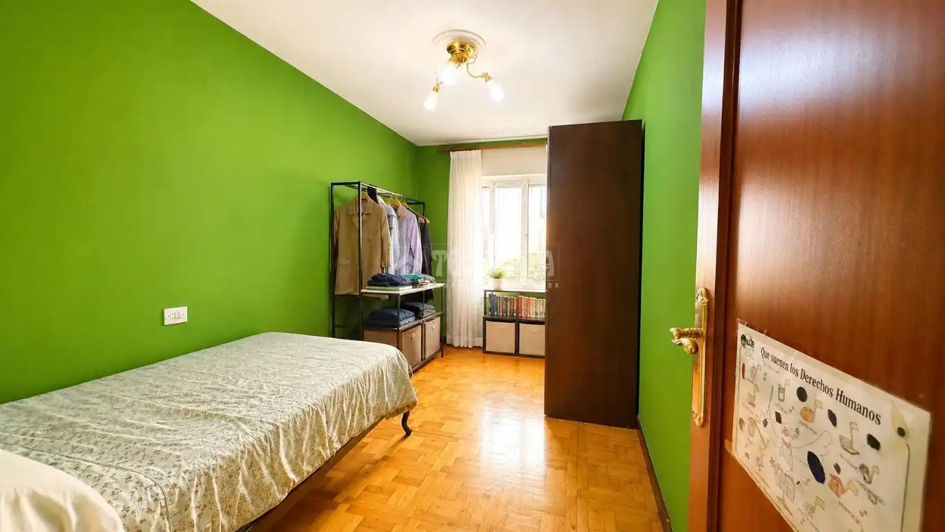 Habitación de Piso en venta en Gijón  con Calefacción y Terraza