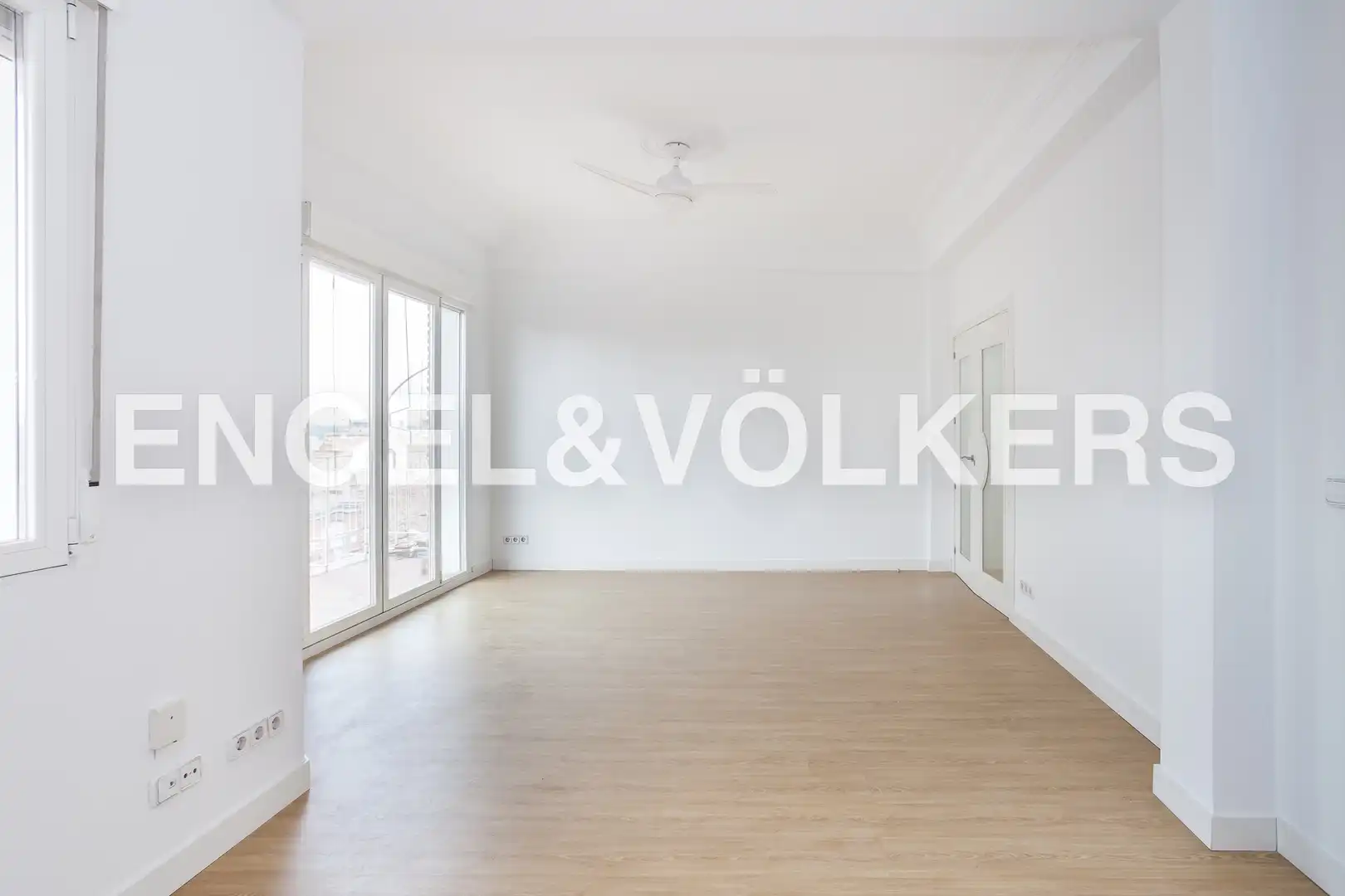 Living room of Flat for rent in Madrid  with Heating, Terrace and Balcony