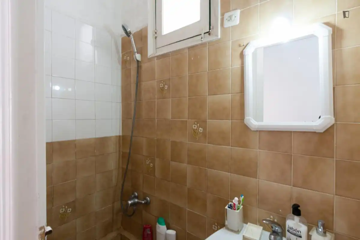 Baño de Apartamento para compartir en Barcelona con Amueblado, Horno y Lavadora