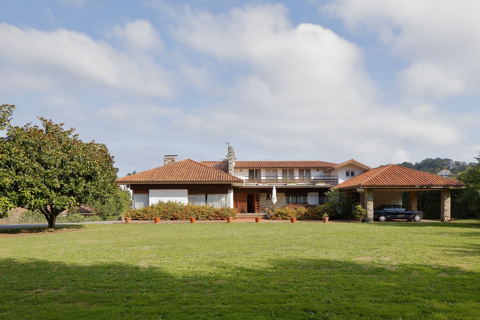 Vista exterior de Casa o chalet en venta en Gijón  con Calefacción, Jardín privado y Parquet