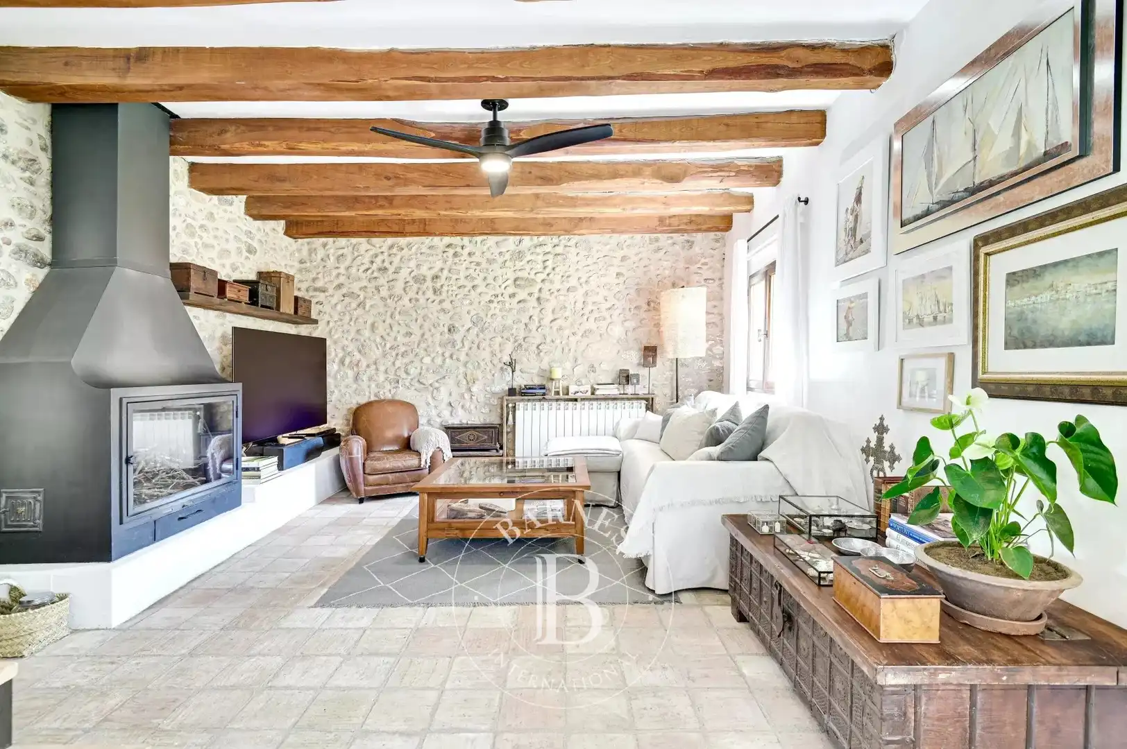 Sala de estar de Finca rústica en venta en Esponellà con Calefacción, Piscina y Amueblado