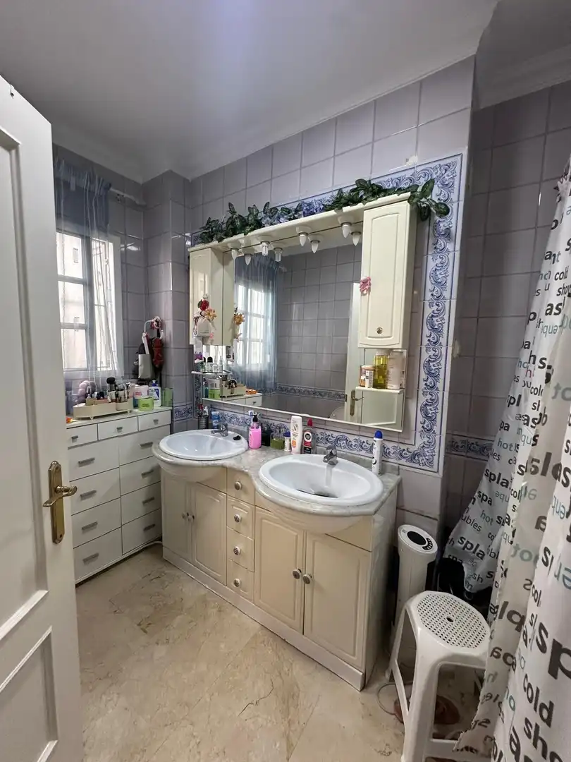 Bathroom of Houses for sale in Utrera