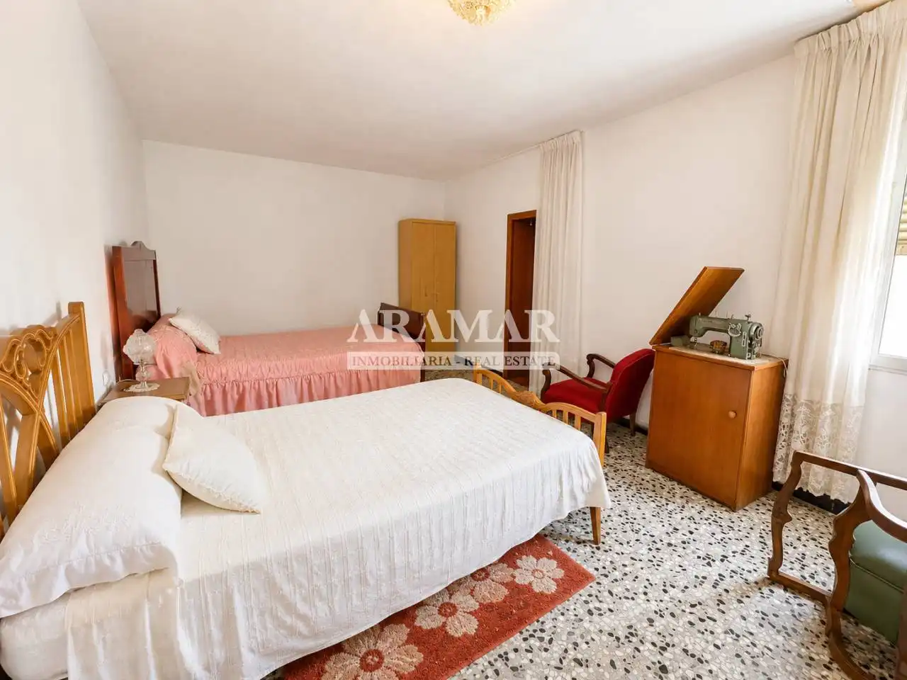 Dormitori de Casa o xalet en venda en Sagra amb Jardí privat, Terrassa i Moblat