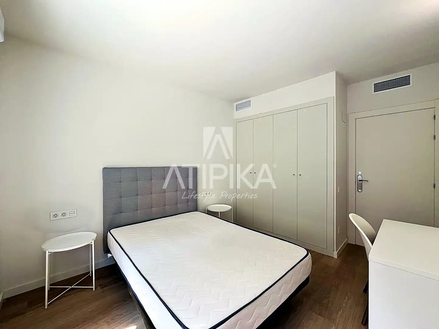Schlafzimmer von Wohnung zum Verkauf in Barcelona mit Klimaanlage, Parkett und Terrasse