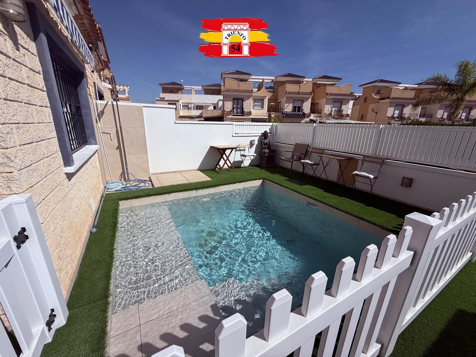 Piscina de Casa o xalet en venda en Pilar de la Horadada amb Aire condicionat, Jardí privat i Terrassa