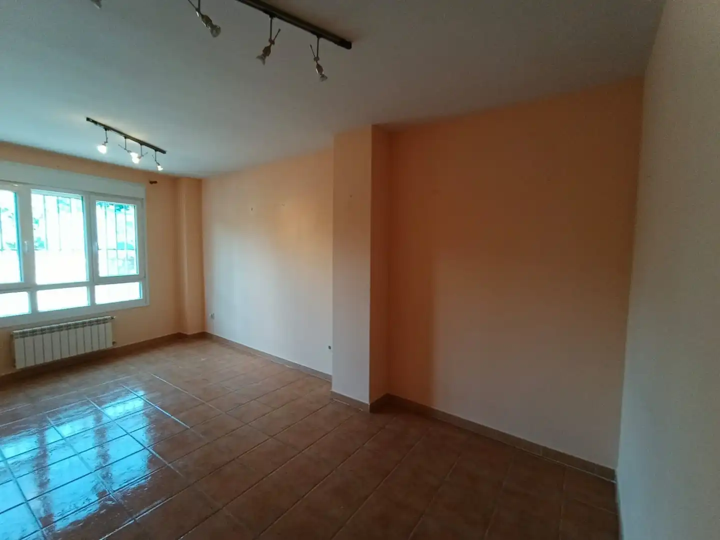 Sala d'estar de Pis en venda en Navalagamella amb Calefacció