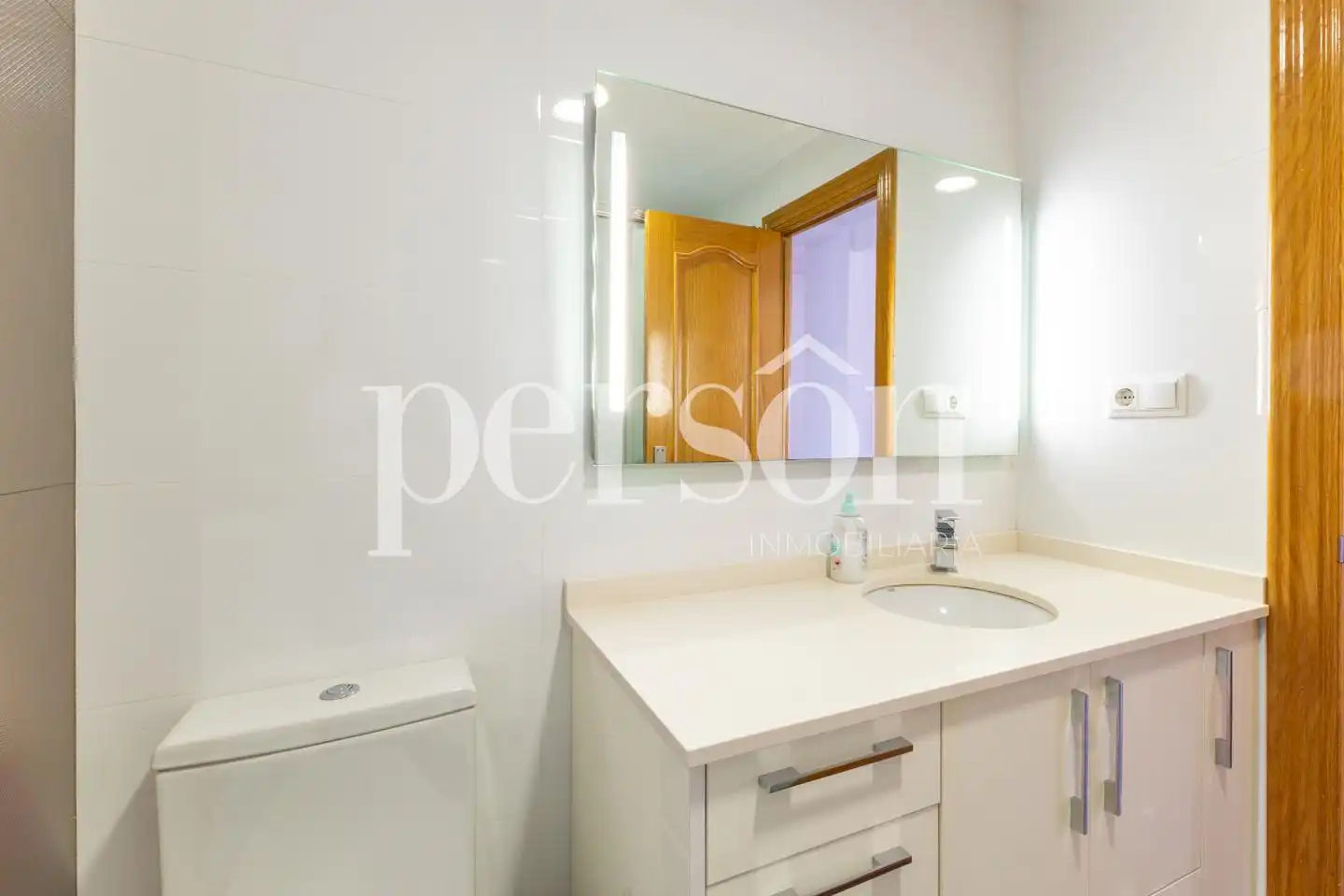 Bathroom of Flat for rent in Valencia  with Air Conditioner, Furnished and Balcony