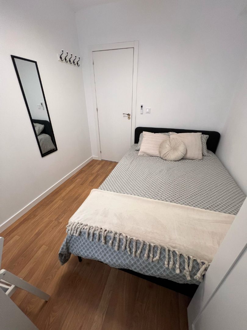 Bedroom of Flat to share in Paterna  with Terrace, Furnished and Oven