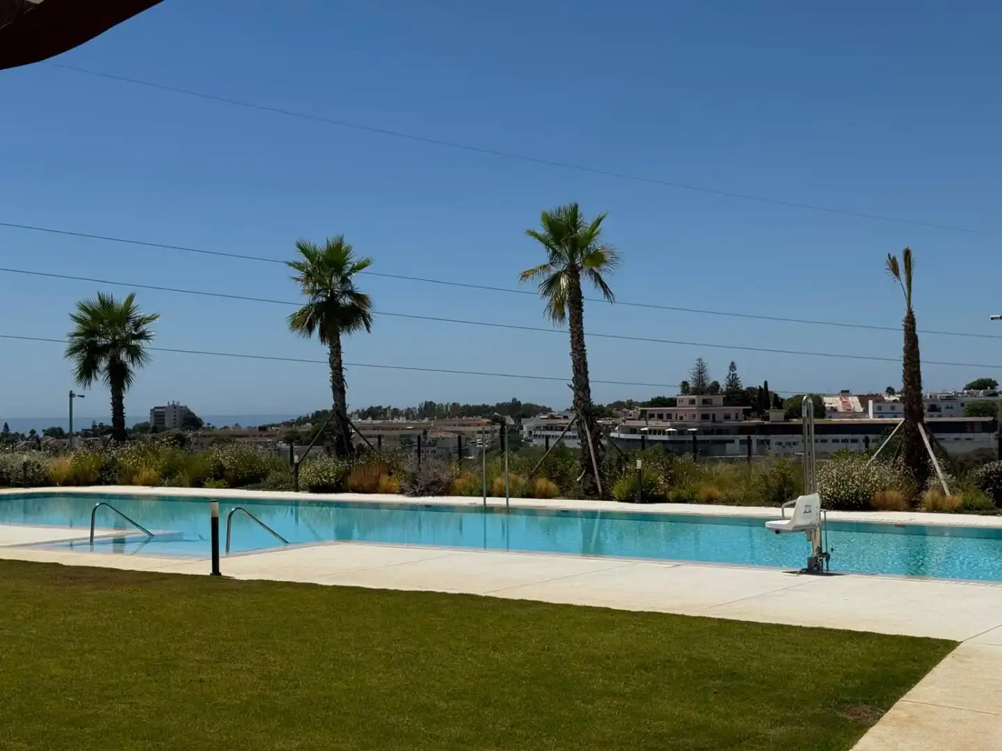 Swimming pool of Flat for sale in Estepona  with Air Conditioner, Heating and Terrace
