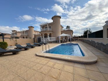 Xalet amb piscina en venda a San Fulgencio