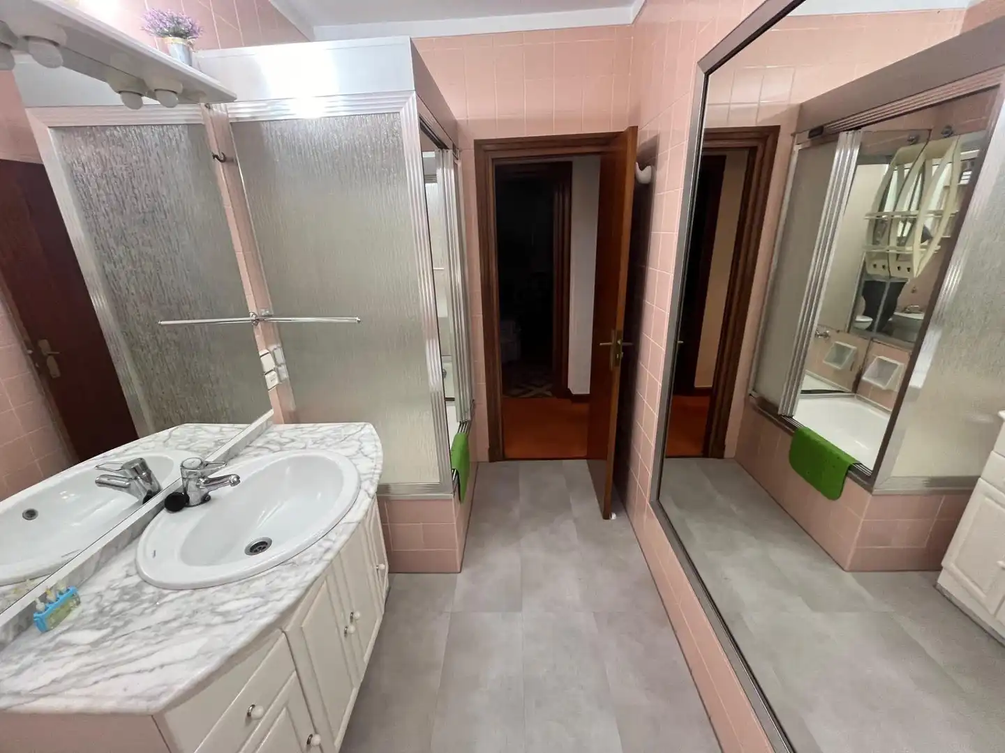 Baño de Piso en venta en Colindres con Calefacción, Terraza y Amueblado