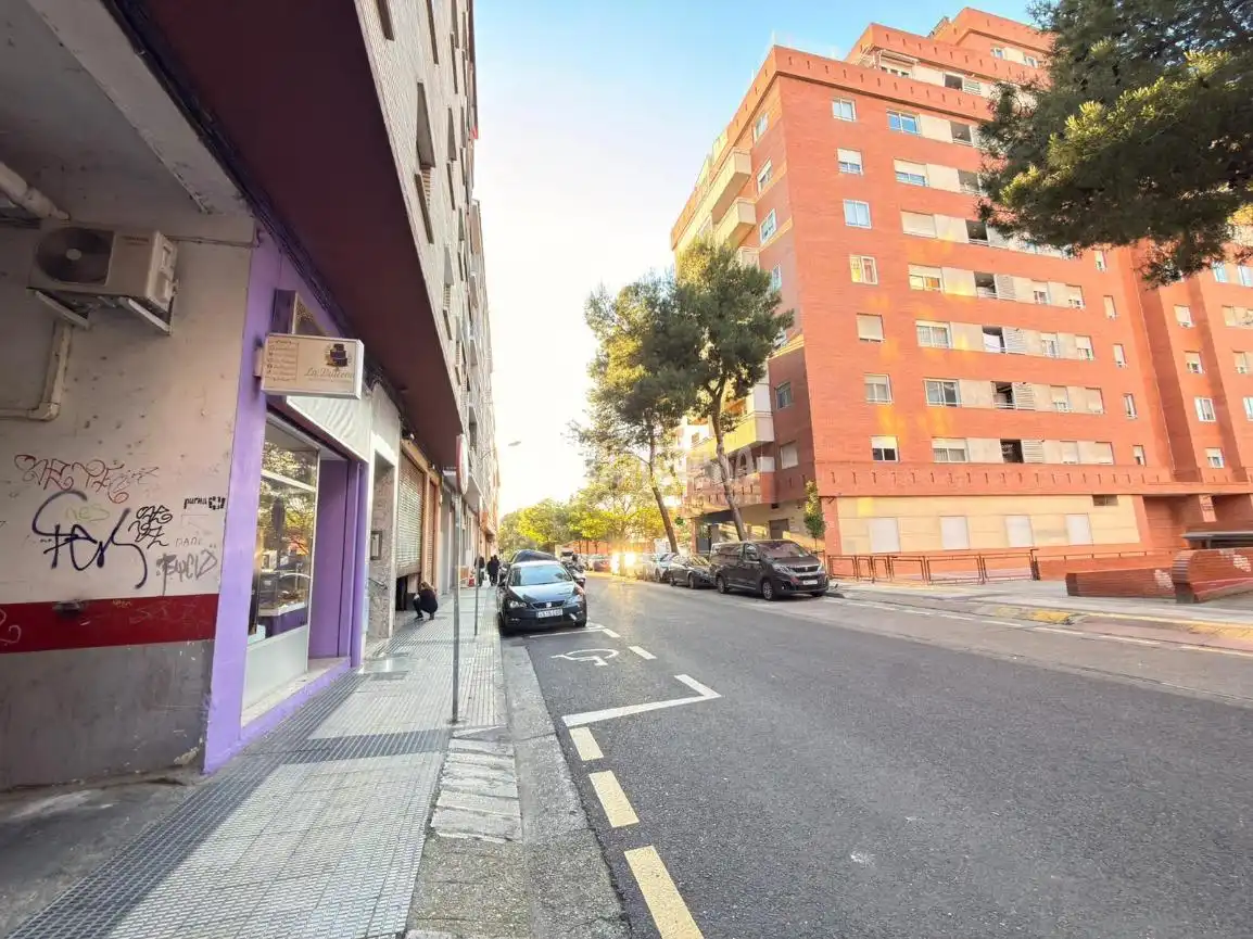 Außenansicht von Garage zum Verkauf in Zaragoza