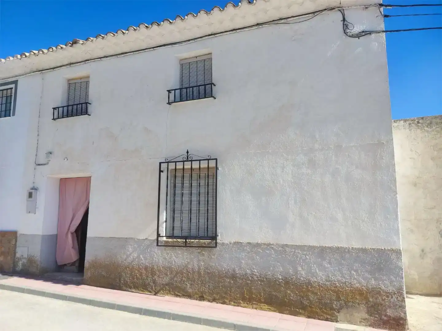Vista exterior de Casa adosada en venda en Cortes de Baza