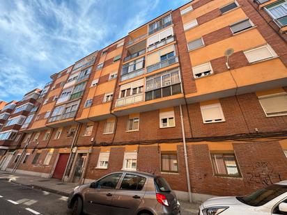 Exterior view of Flat for sale in Valladolid Capital  with Heating, Furnished and Balcony