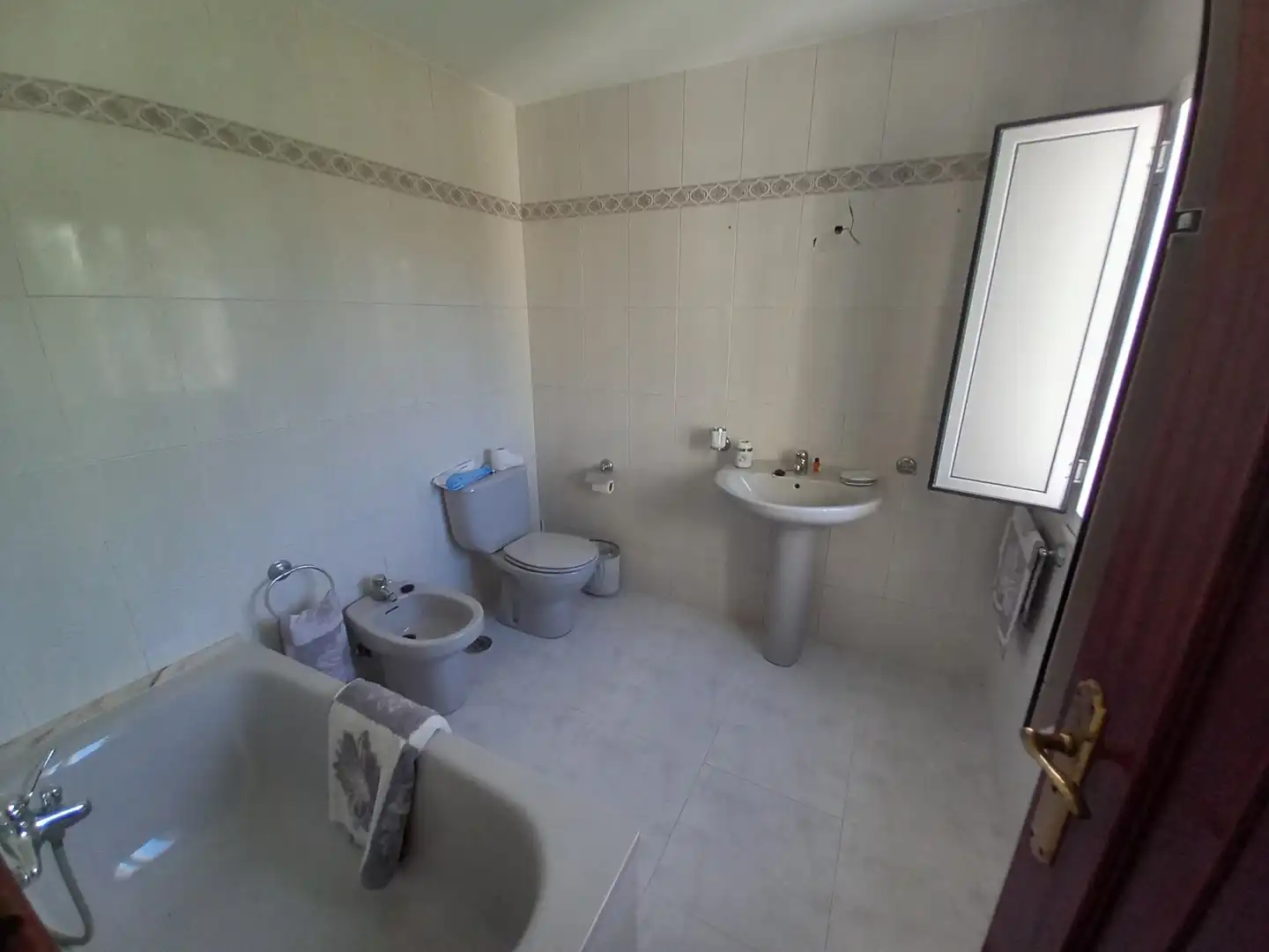 Bany de Casa o xalet en venda en Ribeira amb Jardí privat, Traster i Moblat