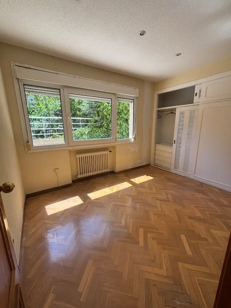 Habitación de Planta baja en venta en Pozuelo de Alarcón con Calefacción, Terraza y Horno