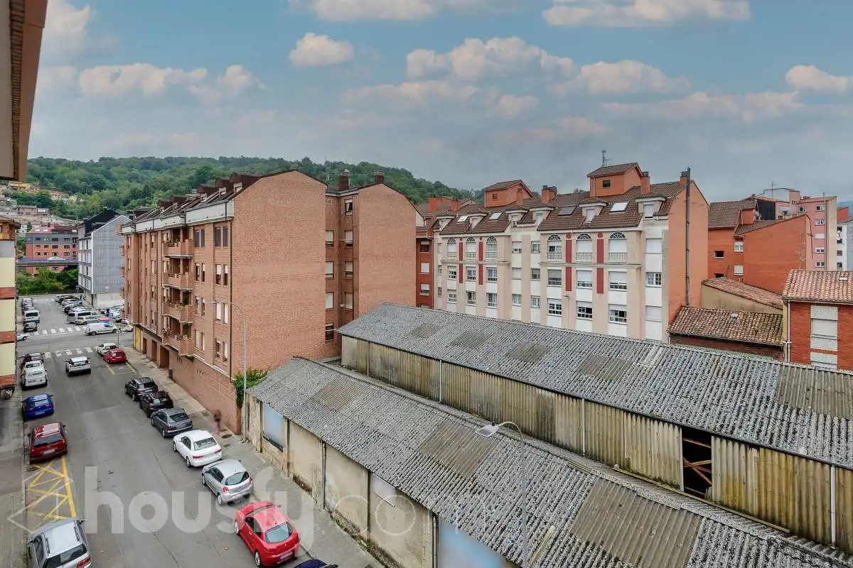 Flat for sale in Calle Mieres, Sama