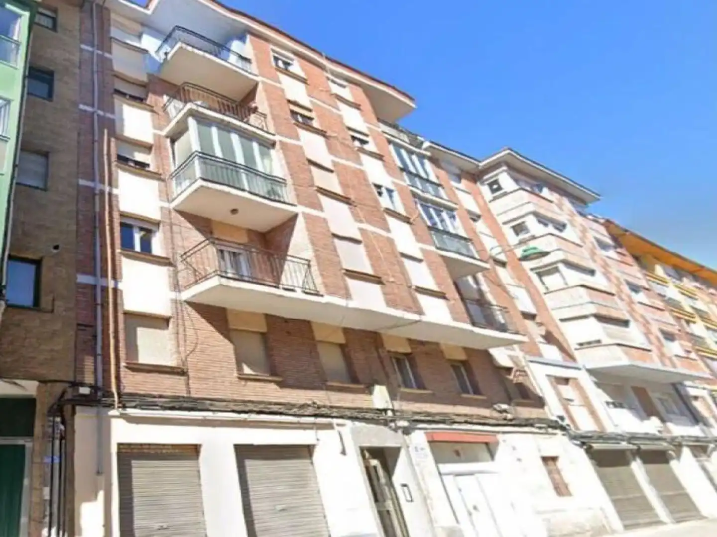 Vista exterior de Piso en venta en León Capital 