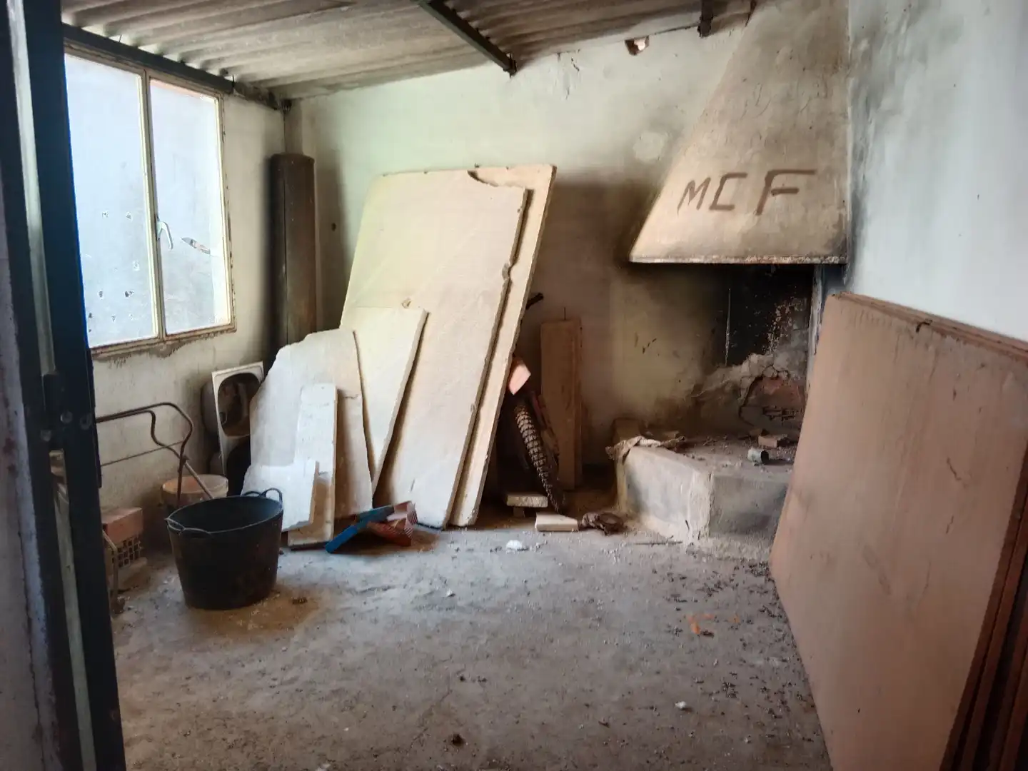 Industrial buildings for sale in Lahiguera