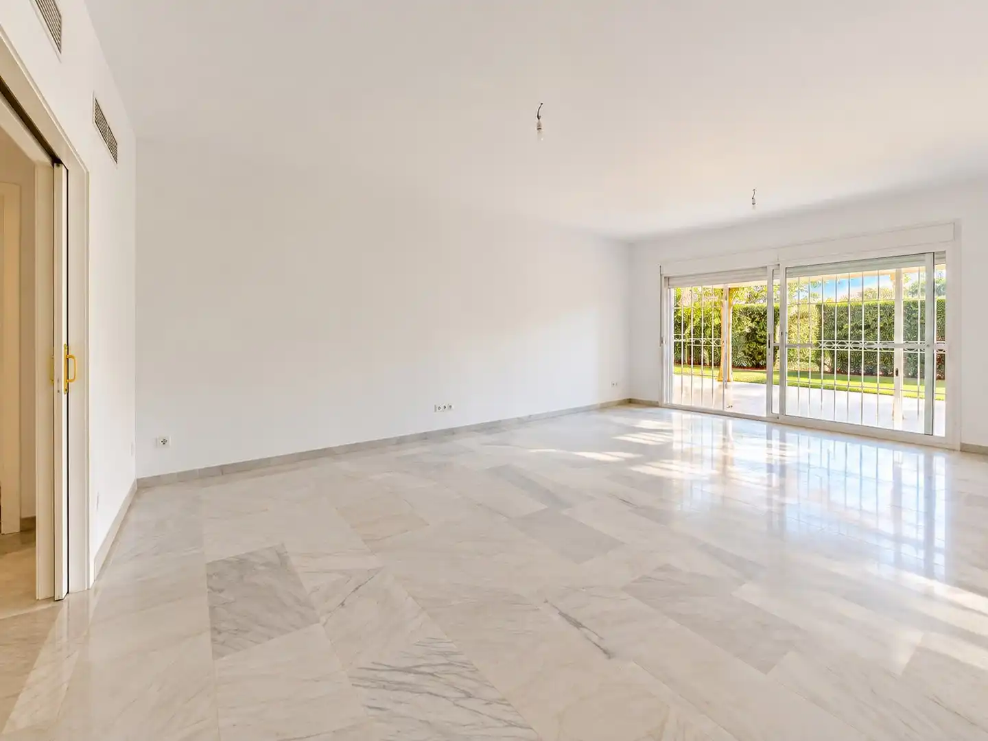 Piso con piscina en venta en San Pedro de Alcántara, imagen 7