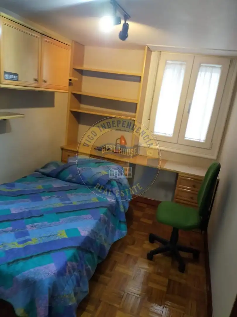 Piso de alquiler en Calle TORRECEDEIRA, Berbés - Peritos
