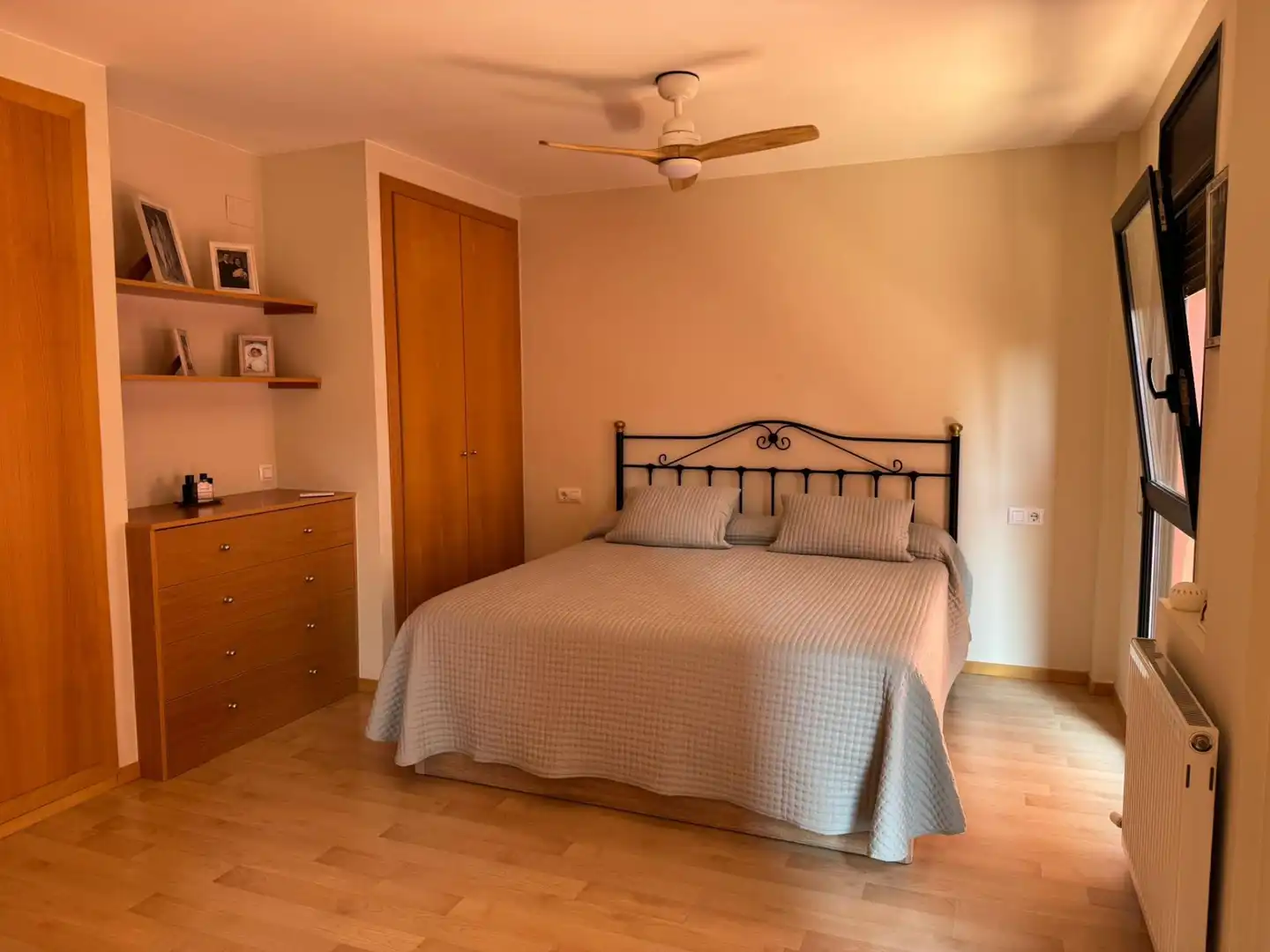 Bedroom of Flat for sale in Figueres