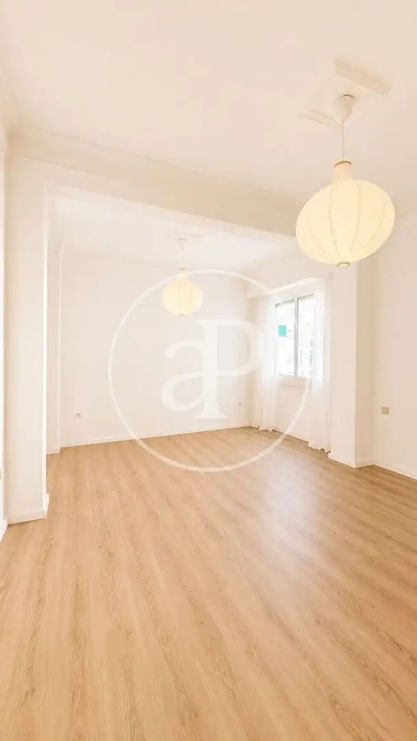 Bedroom of Flat for rent in Valencia  with Air Conditioner, Heating and Balcony