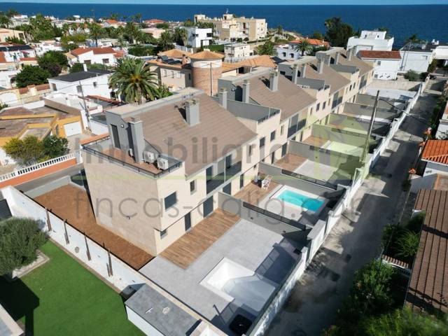 Casa adosada en Venta en Costa Norte
