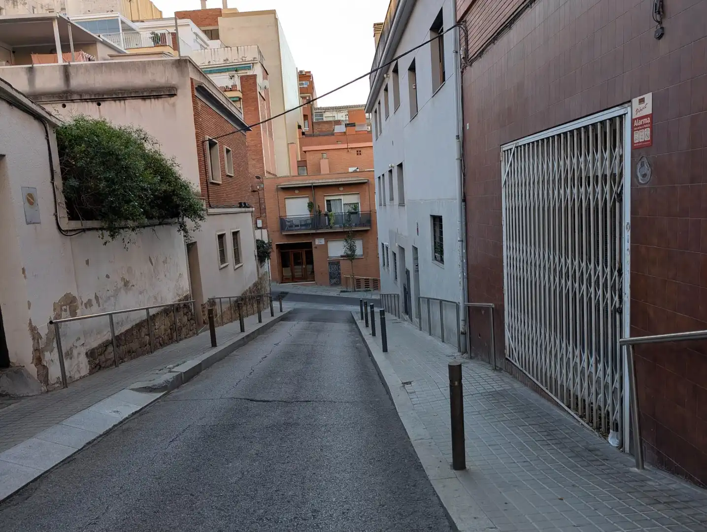 Vista exterior de Local en venda en Barcelona amb Aire condicionat