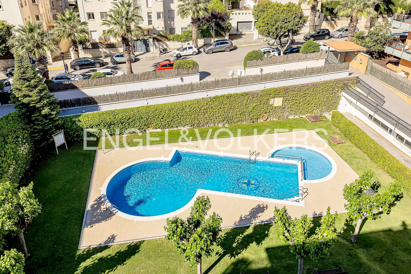 Piscina de Ático en venta en Sitges con Aire acondicionado, Calefacción y Jardín privado