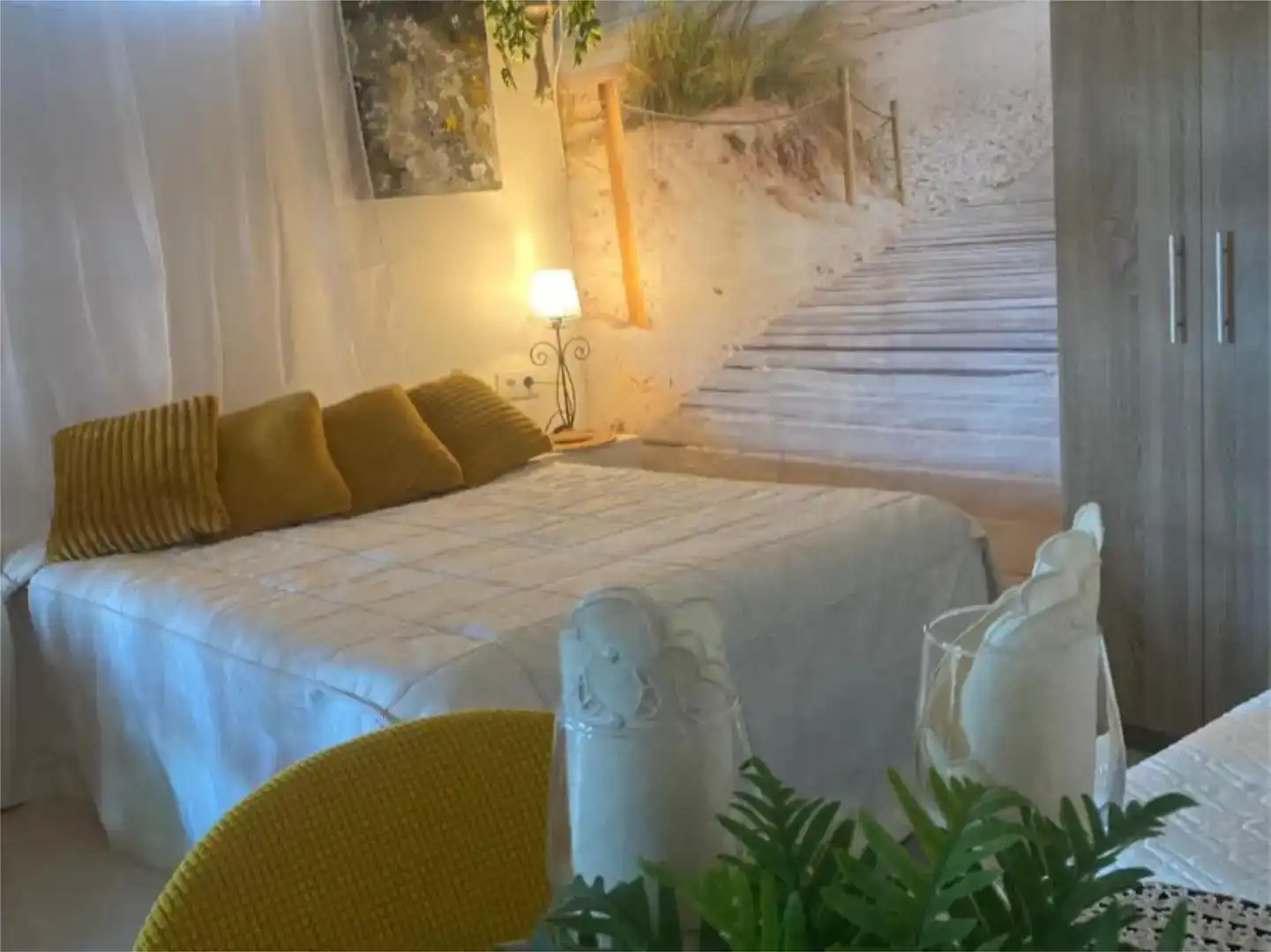 Schlafzimmer von Wohnung zur Miete in Gilet mit Klimaanlage