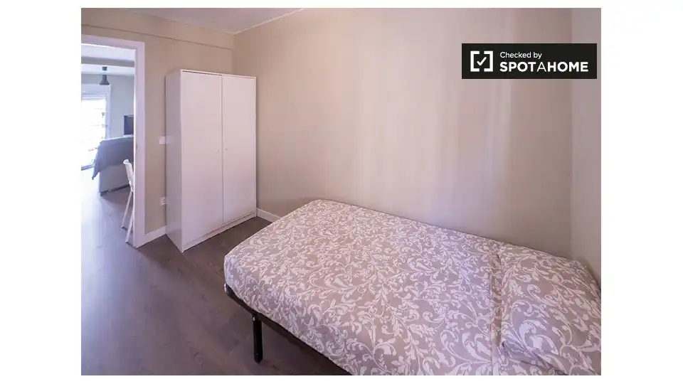 Habitación de Piso de alquiler en Valencia con Aire acondicionado, Calefacción y Amueblado