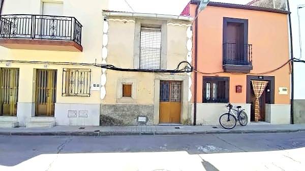 Casa adosada en Venta en C/ Parral  en Zarza la Mayor