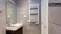 Bathroom of Flat to rent in  Madrid Capital  with Air Conditioner and Balcony