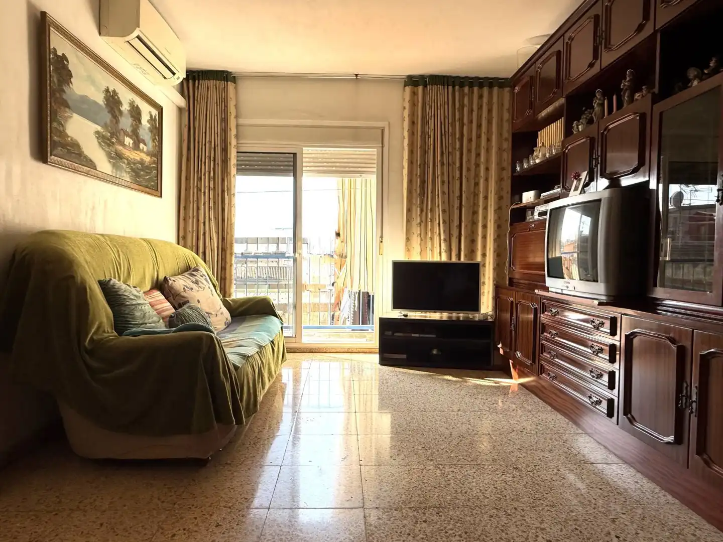 Sala d'estar de Pis en venda en Sant Boi de Llobregat amb Aire condicionat, Calefacció i Terrassa