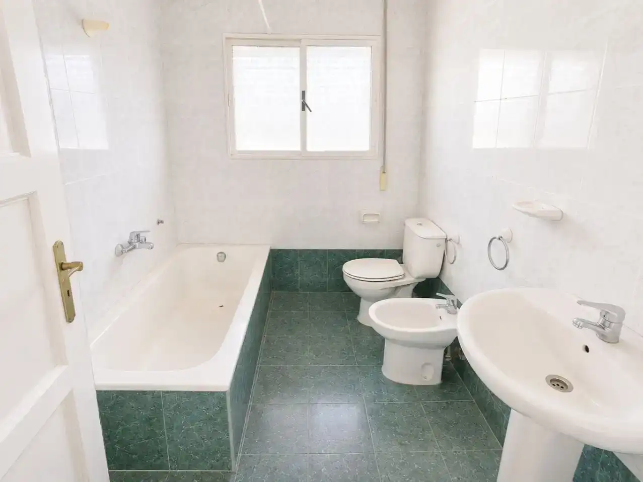 Bathroom of Houses for sale in Puertollano