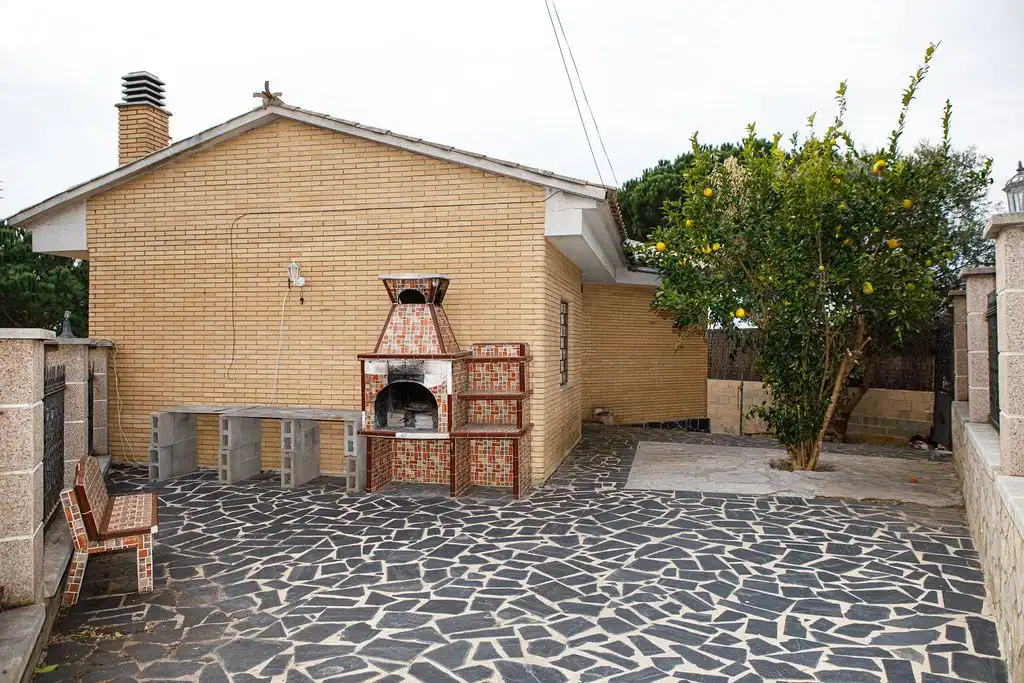 Vista exterior de Casa o xalet en venda en Vidreres amb Jardí privat i Terrassa