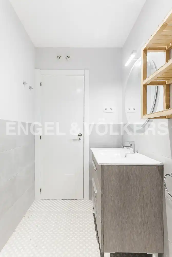 Badezimmer von Wohnungen zur Miete in Madrid mit Klimaanlage, Heizung und Möbliert