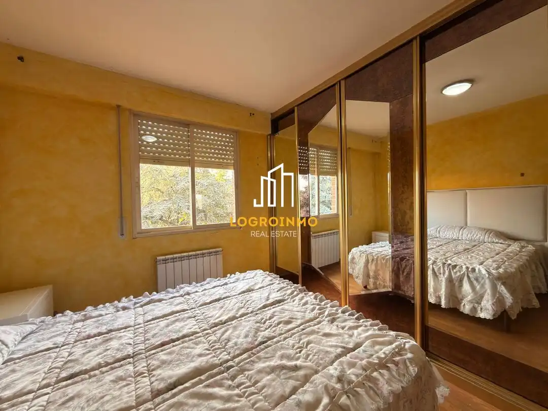Bedroom of Detached homes for sale in  Logroño  with Heating, Private garden and Terrace