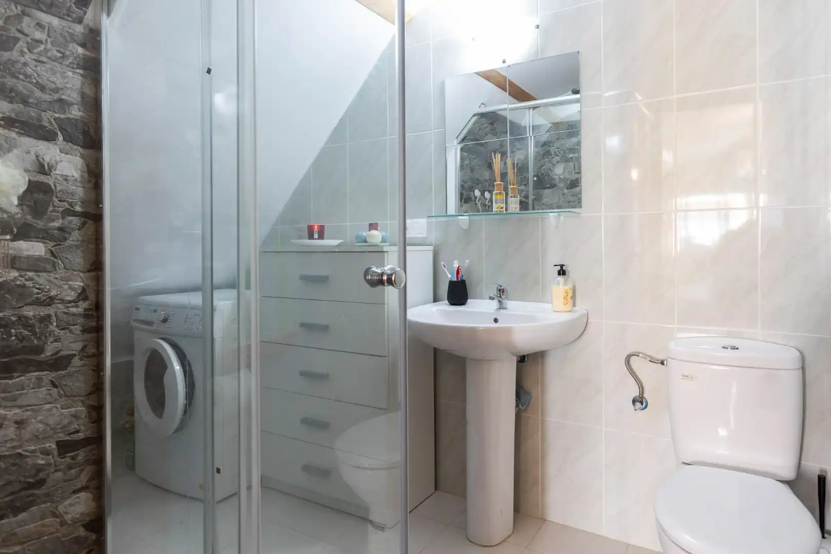 Baño de Ático en venta en Albuñol con Calefacción, Terraza y Amueblado