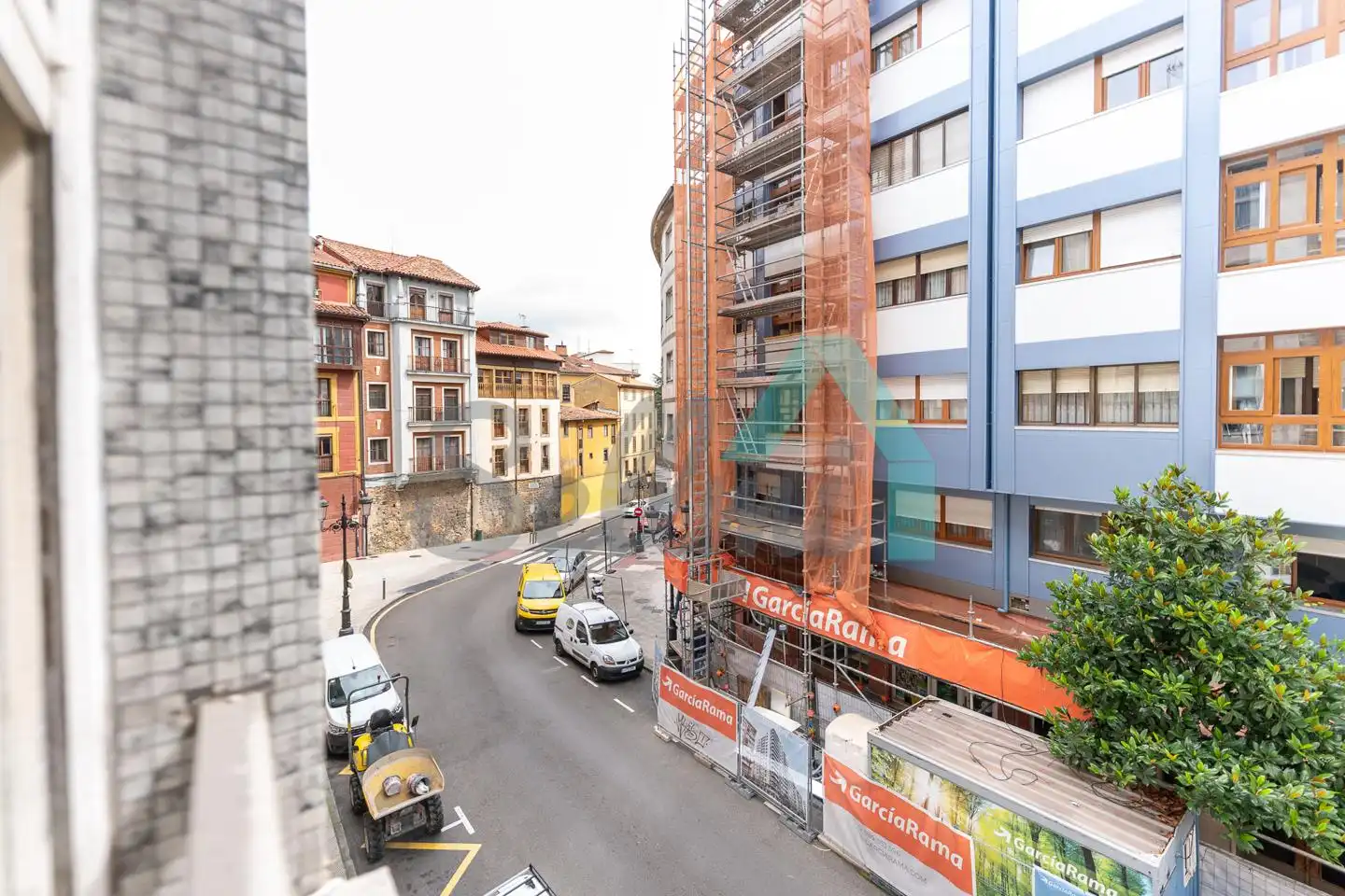 Vista exterior de Pis en venda en Oviedo  amb Calefacció, Parquet i Terrassa