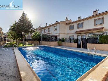 Casa amb piscina en venda a Calle de las Cruces
