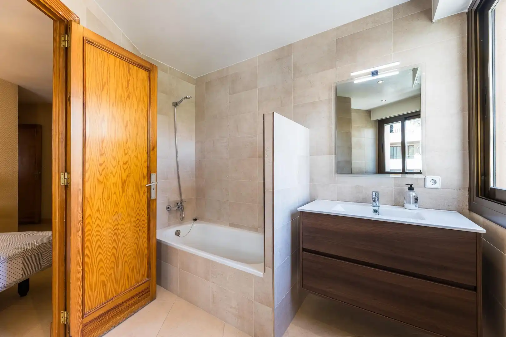 Baño de Piso en venta en  Palma de Mallorca con Aire acondicionado, Calefacción y Terraza