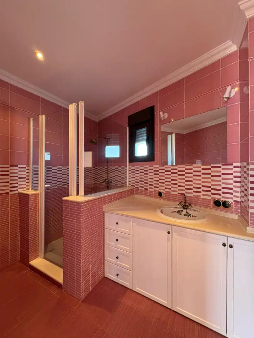 Baño de Casa o chalet de alquiler en Carmona con Aire acondicionado, Calefacción y Terraza