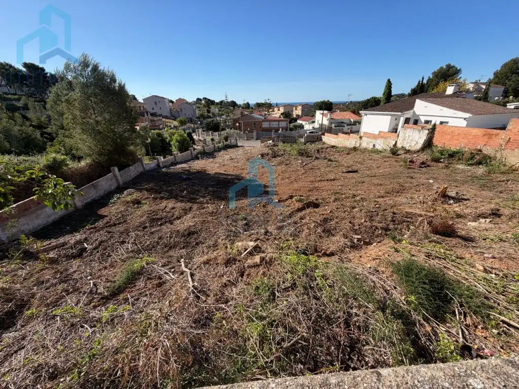 Residential land for sale in Calle Llimoners Dels
