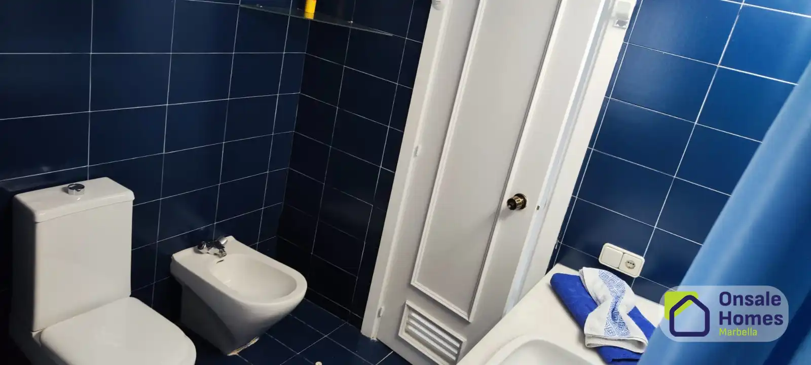 Baño de Apartamento en venta en Marbella con Terraza, Trastero y Piscina comunitaria