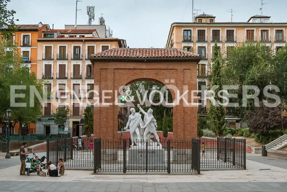 Außenansicht von Erdgeschoss zur Miete in Madrid mit Klimaanlage, Heizung und Möbliert